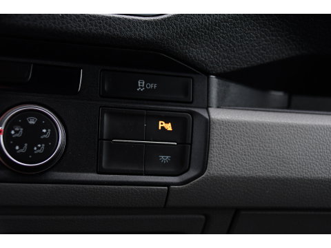 Volkswagen Crafter 35 2.0 TDI L3H3 4Motion Black Edition Adaptieve Cruise, Camera, Carplay, LED, Automaat, 177pk, 4x4, Sensoren, Airco, Uniek!