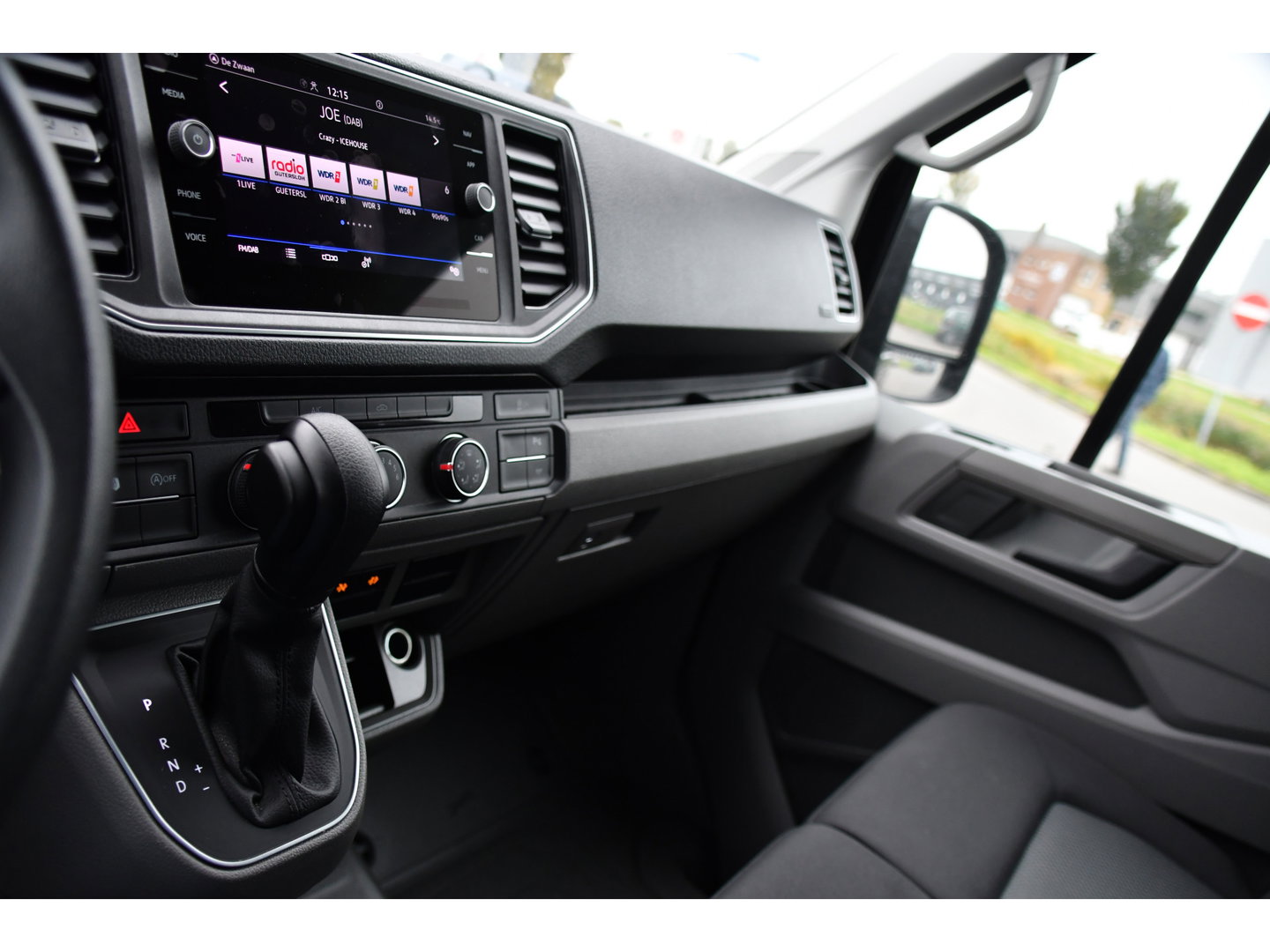 Volkswagen Crafter 35 2.0 TDI L3H3 4Motion Black Edition Adaptieve Cruise, Camera, Carplay, LED, Automaat, 177pk, 4x4, Sensoren, Airco, Uniek!