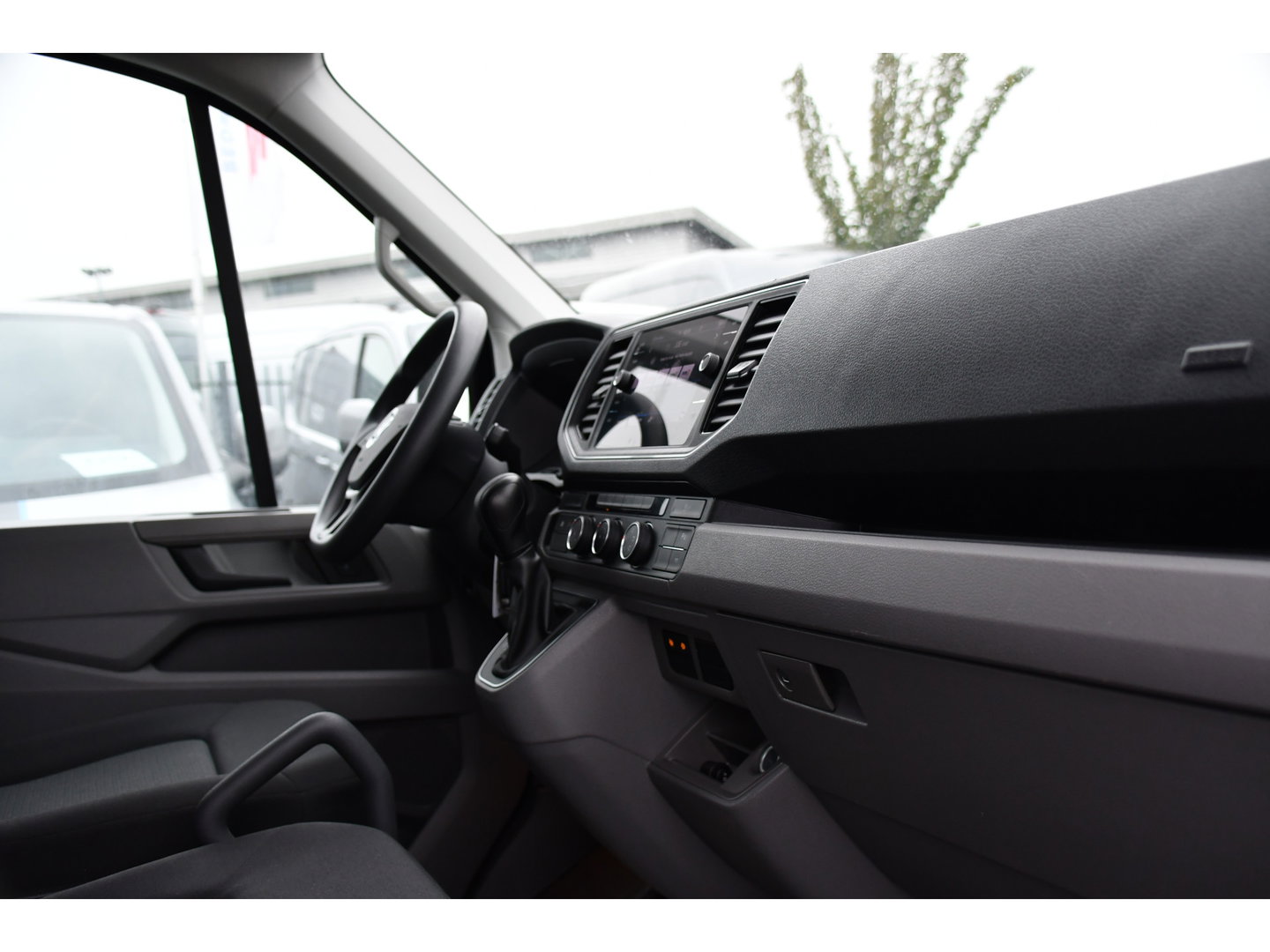 Volkswagen Crafter 35 2.0 TDI L3H3 4Motion Black Edition Adaptieve Cruise, Camera, Carplay, LED, Automaat, 177pk, 4x4, Sensoren, Airco, Uniek!