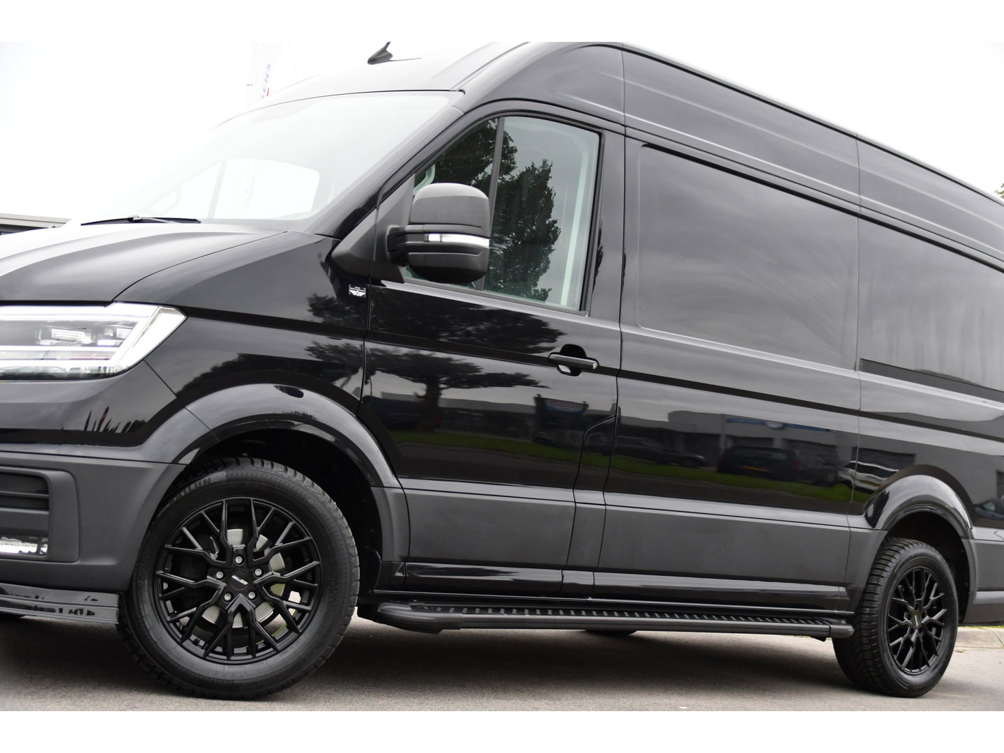 Volkswagen Crafter 35 2.0 TDI L3H3 4Motion Black Edition Adaptieve Cruise, Camera, Carplay, LED, Automaat, 177pk, 4x4, Sensoren, Airco, Uniek!