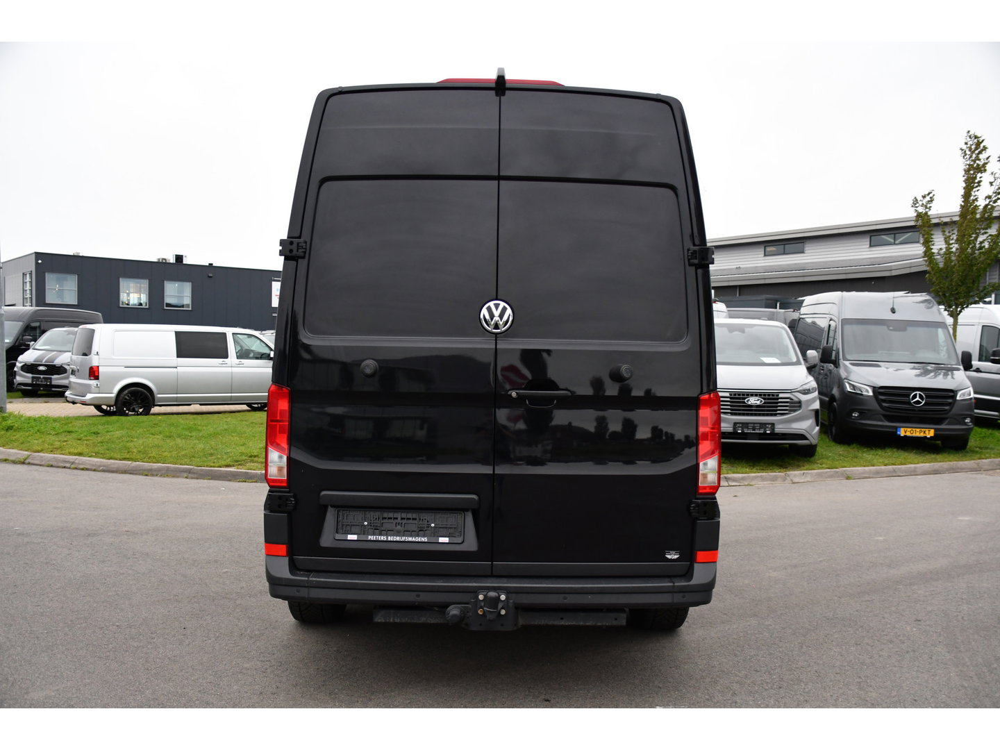 Volkswagen Crafter 35 2.0 TDI L3H3 4Motion Black Edition Adaptieve Cruise, Camera, Carplay, LED, Automaat, 177pk, 4x4, Sensoren, Airco, Uniek!