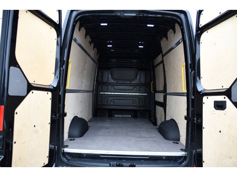 Volkswagen Crafter 35 2.0 TDI L3H3 4Motion Black Edition Adaptieve Cruise, Camera, Carplay, LED, Automaat, 177pk, 4x4, Sensoren, Airco, Uniek!