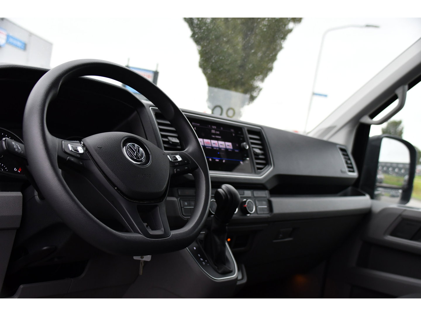 Volkswagen Crafter 35 2.0 TDI L3H3 4Motion Black Edition Adaptieve Cruise, Camera, Carplay, LED, Automaat, 177pk, 4x4, Sensoren, Airco, Uniek!