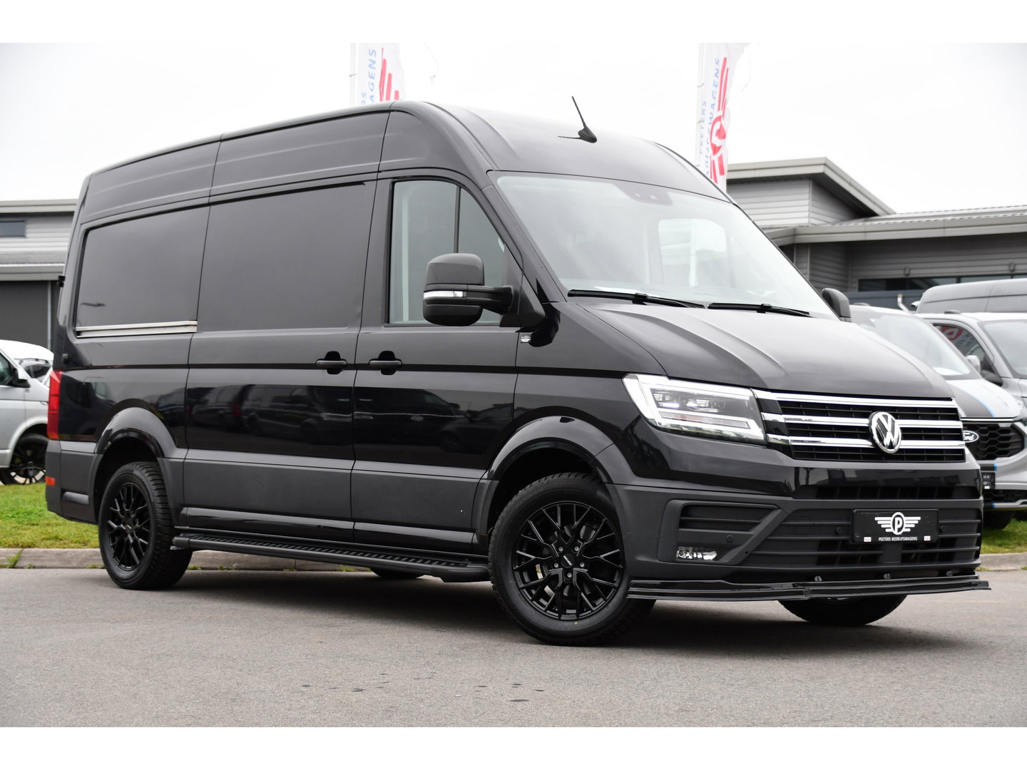 Volkswagen Crafter 35 2.0 TDI L3H3 4Motion Black Edition Adaptieve Cruise, Camera, Carplay, LED, Automaat, 177pk, 4x4, Sensoren, Airco, Uniek!