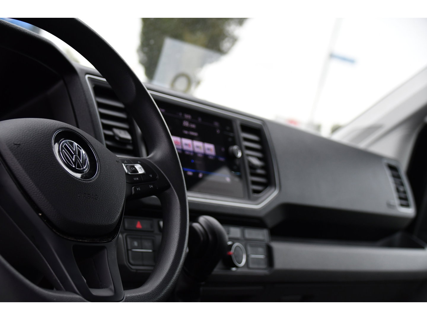 Volkswagen Crafter 35 2.0 TDI L3H3 4Motion Black Edition Adaptieve Cruise, Camera, Carplay, LED, Automaat, 177pk, 4x4, Sensoren, Airco, Uniek!