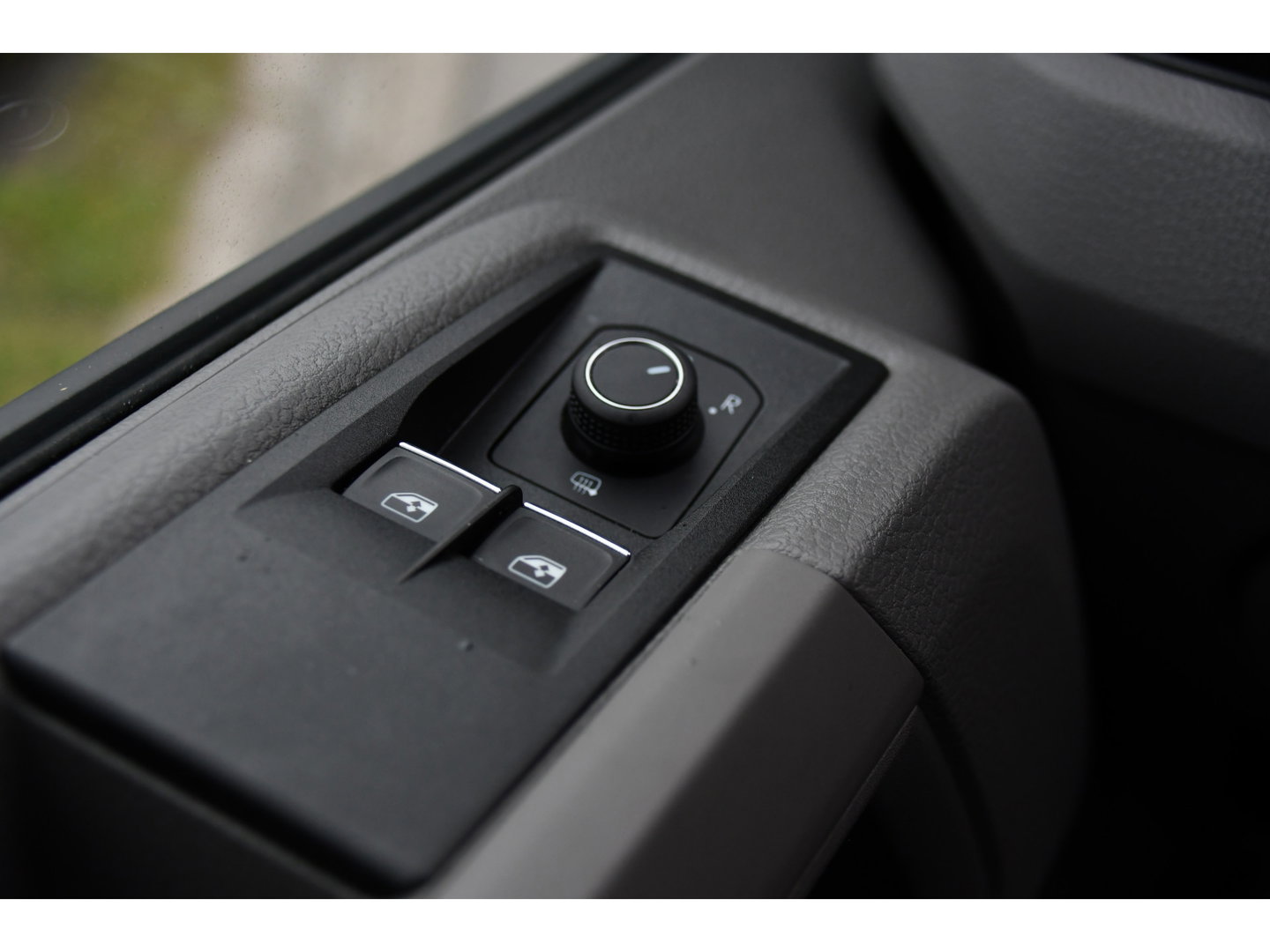 Volkswagen Crafter 35 2.0 TDI L3H3 4Motion Black Edition Adaptieve Cruise, Camera, Carplay, LED, Automaat, 177pk, 4x4, Sensoren, Airco, Uniek!