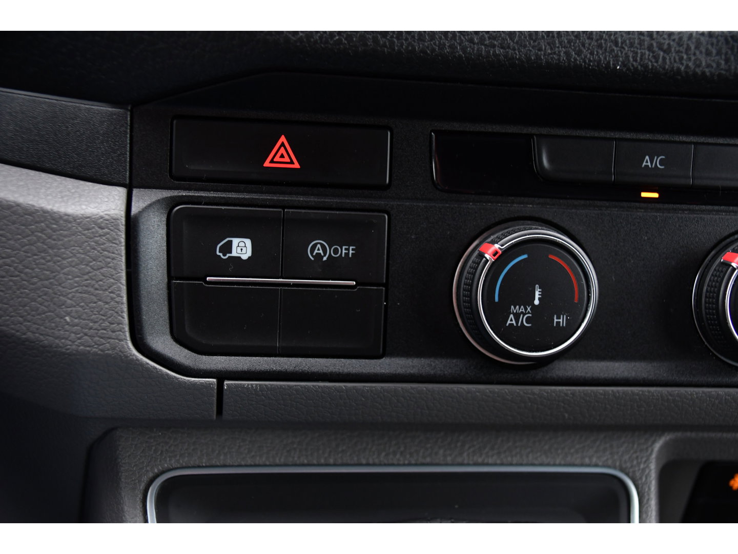 Volkswagen Crafter 35 2.0 TDI L3H3 4Motion Black Edition Adaptieve Cruise, Camera, Carplay, LED, Automaat, 177pk, 4x4, Sensoren, Airco, Uniek!
