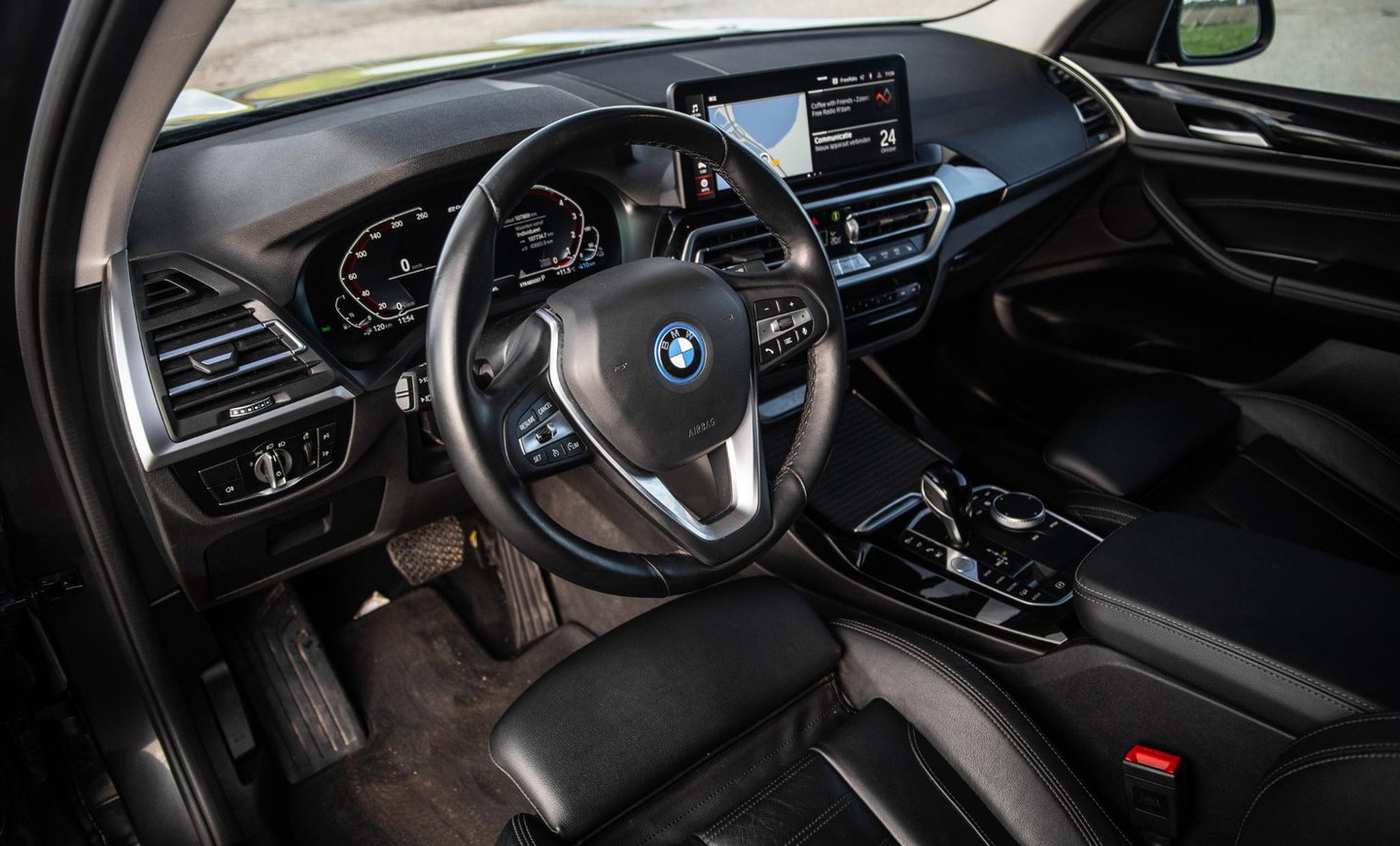 BMW X3 xDrive30e High Executive BLACK LINE / LEER / STOELVERWARMING / 360 CAMERA / CARPLAY