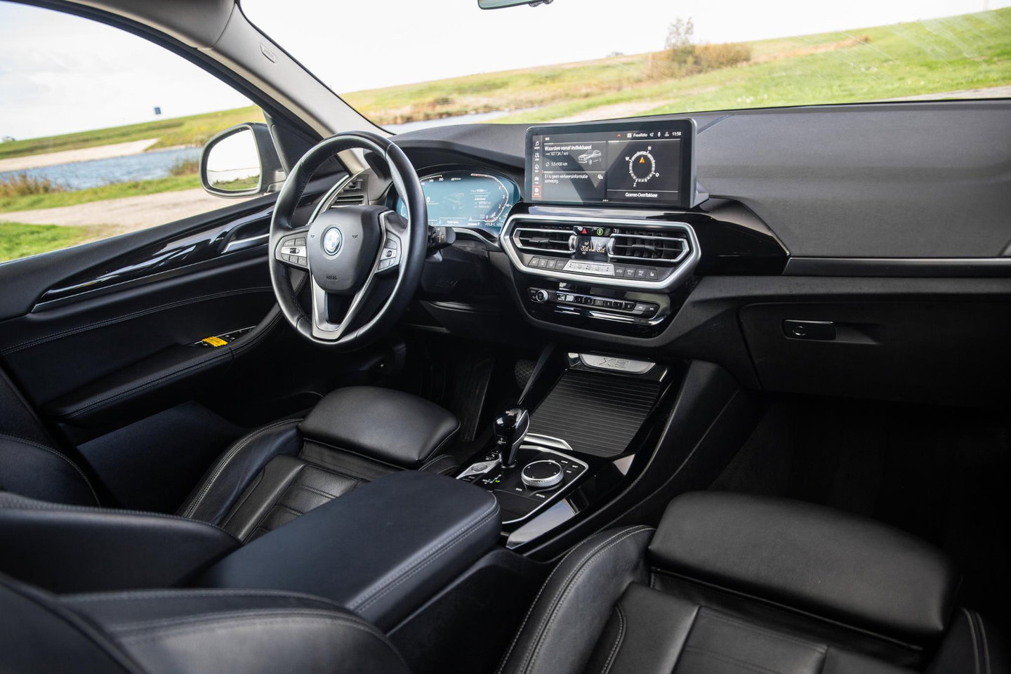 BMW X3 xDrive30e High Executive BLACK LINE / LEER / STOELVERWARMING / 360 CAMERA / CARPLAY