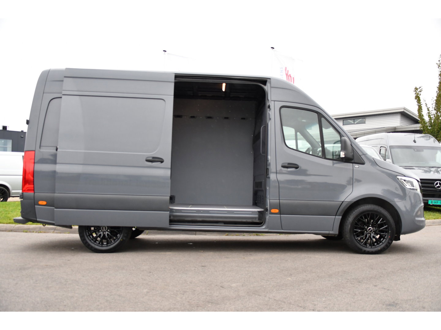 Mercedes-Benz Sprinter 319 1.9 CDI L2H2 PB Edition 360 Camera, Cruise, Carplay, 10,5'' Mbux, LED, Automaat, 190pk, Standkachel, Stoelverwarming, Uniek!
