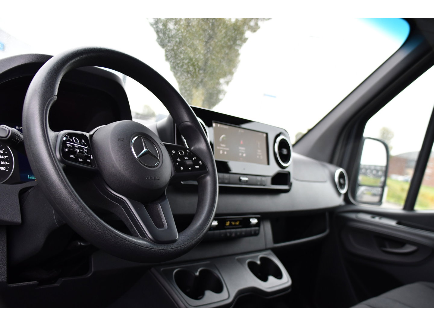 Mercedes-Benz Sprinter 319 1.9 CDI L2H2 PB Edition 360 Camera, Cruise, Carplay, 10,5'' Mbux, LED, Automaat, 190pk, Standkachel, Stoelverwarming, Uniek!