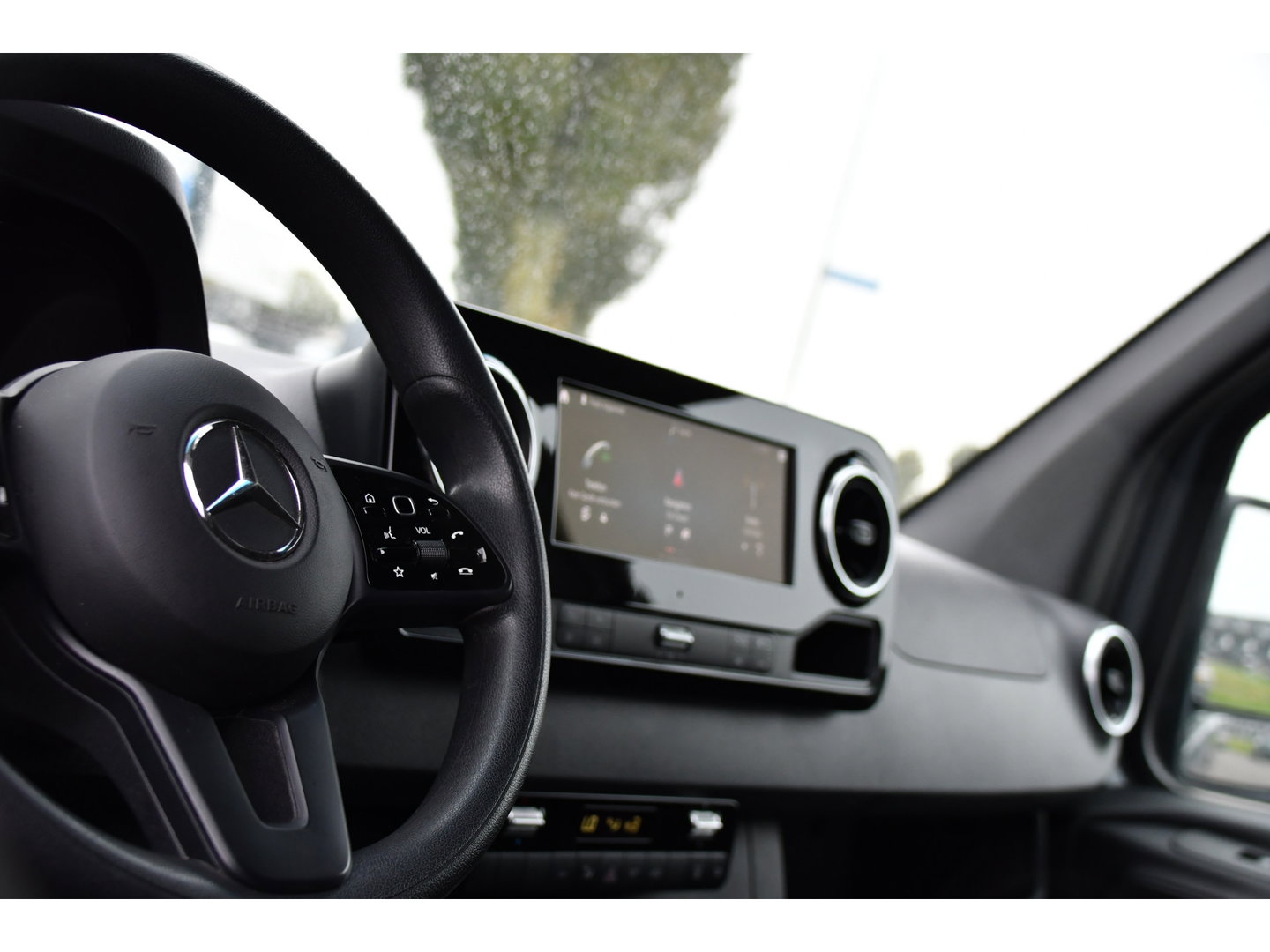 Mercedes-Benz Sprinter 319 1.9 CDI L2H2 PB Edition 360 Camera, Cruise, Carplay, 10,5'' Mbux, LED, Automaat, 190pk, Standkachel, Stoelverwarming, Uniek!