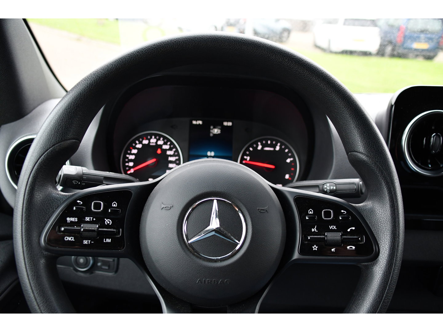 Mercedes-Benz Sprinter 319 1.9 CDI L2H2 PB Edition 360 Camera, Cruise, Carplay, 10,5'' Mbux, LED, Automaat, 190pk, Standkachel, Stoelverwarming, Uniek!