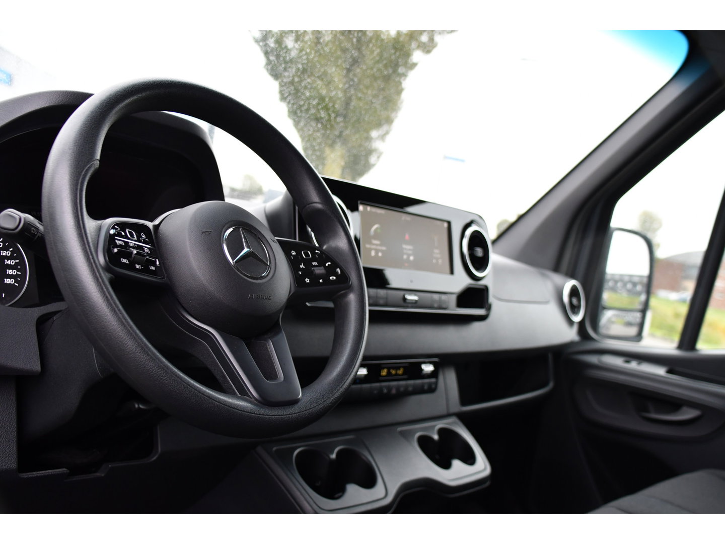 Mercedes-Benz Sprinter 319 1.9 CDI L2H2 PB Edition 360 Camera, Cruise, Carplay, 10,5'' Mbux, LED, Automaat, 190pk, Standkachel, Stoelverwarming, Uniek!