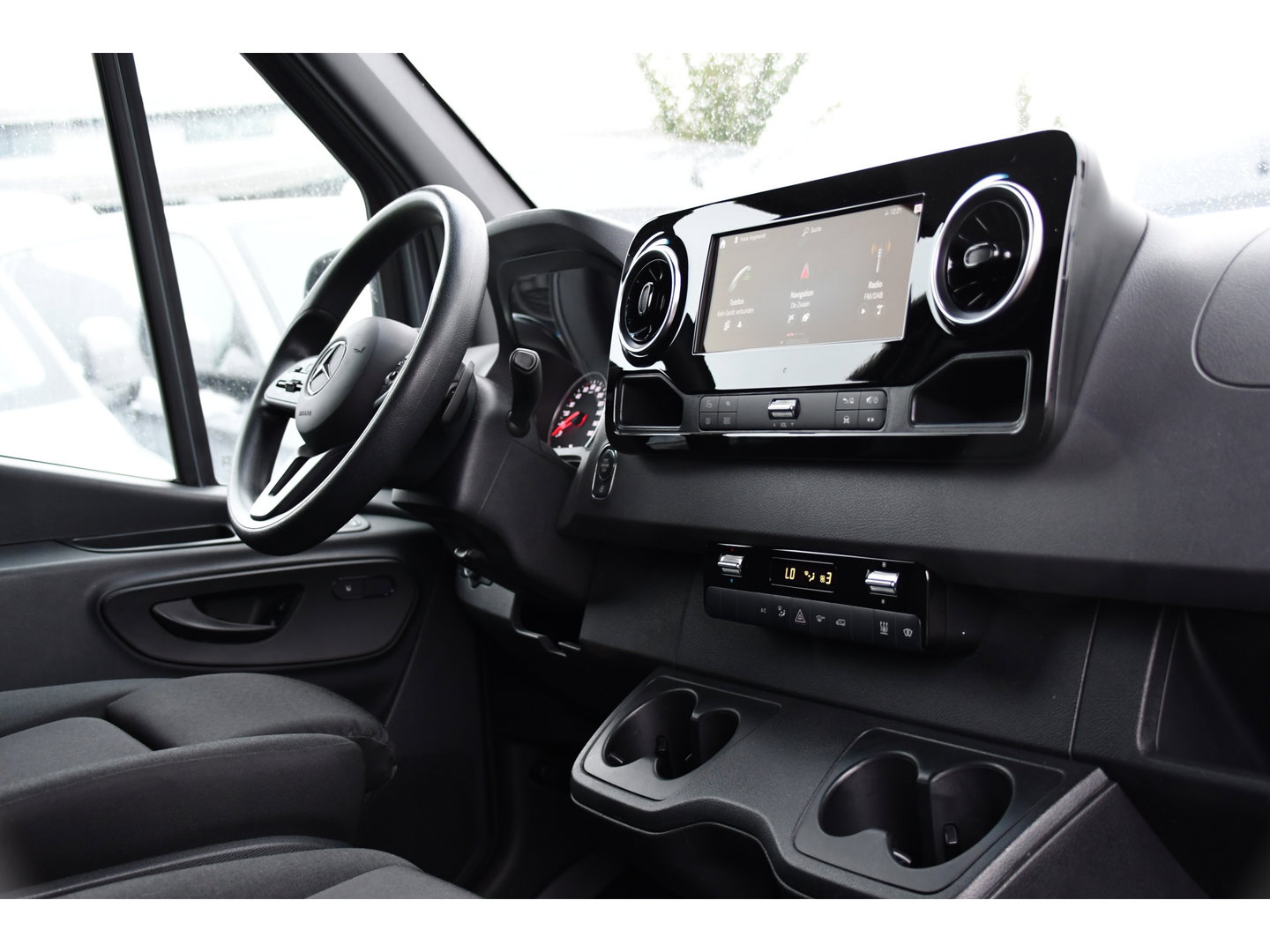 Mercedes-Benz Sprinter 319 1.9 CDI L2H2 PB Edition 360 Camera, Cruise, Carplay, 10,5'' Mbux, LED, Automaat, 190pk, Standkachel, Stoelverwarming, Uniek!