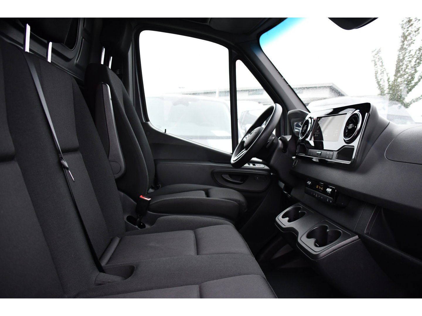 Mercedes-Benz Sprinter 319 1.9 CDI L2H2 PB Edition 360 Camera, Cruise, Carplay, 10,5'' Mbux, LED, Automaat, 190pk, Standkachel, Stoelverwarming, Uniek!