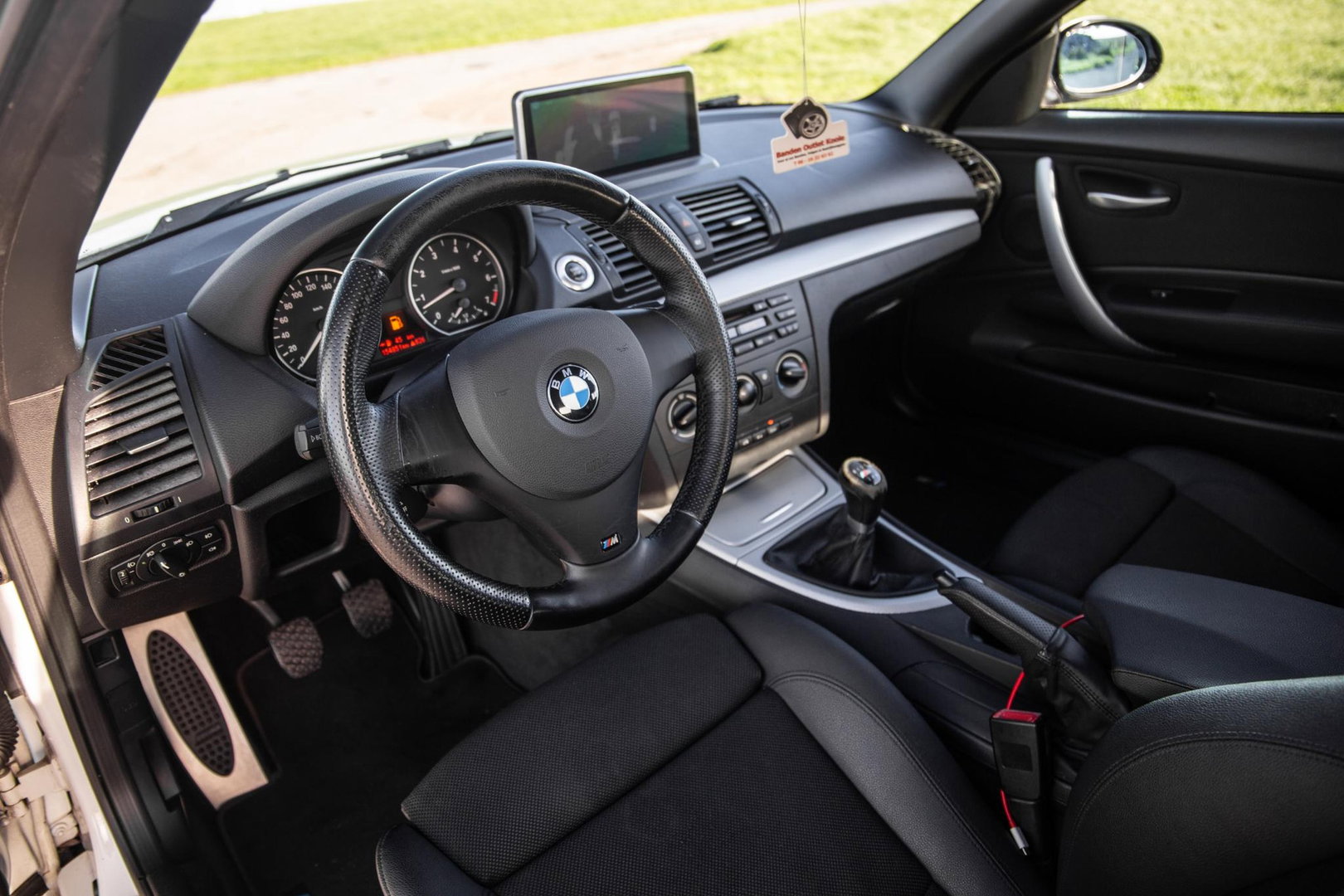 BMW 1 Serie Cabrio 118i Executive M PAKKET / NAVI / NIEUW DAK / CRUISE CONTROLE