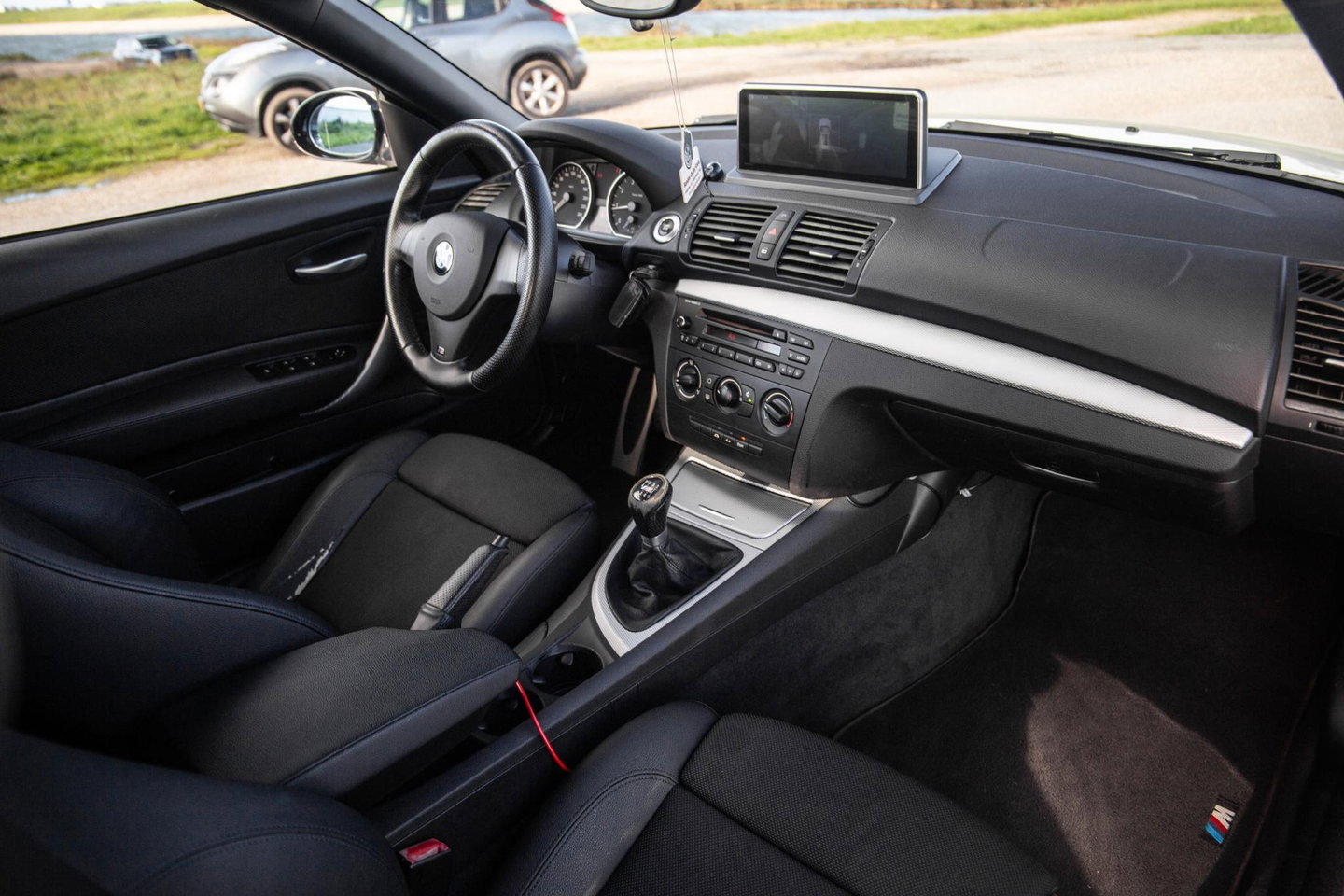BMW 1 Serie Cabrio 118i Executive M PAKKET / NAVI / NIEUW DAK / CRUISE CONTROLE