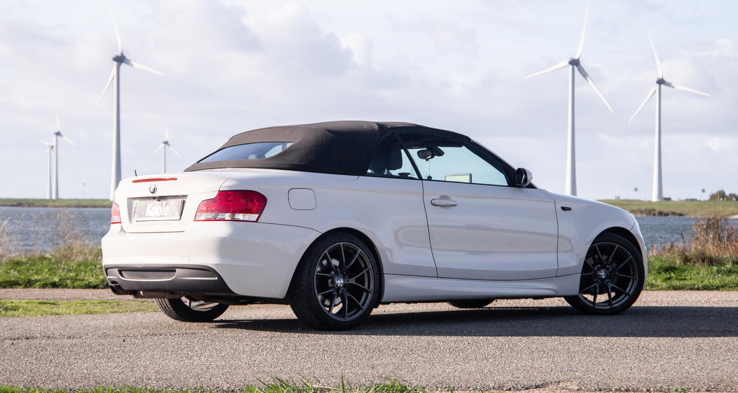 BMW 1 Serie Cabrio 118i Executive M PAKKET / NAVI / NIEUW DAK / CRUISE CONTROLE