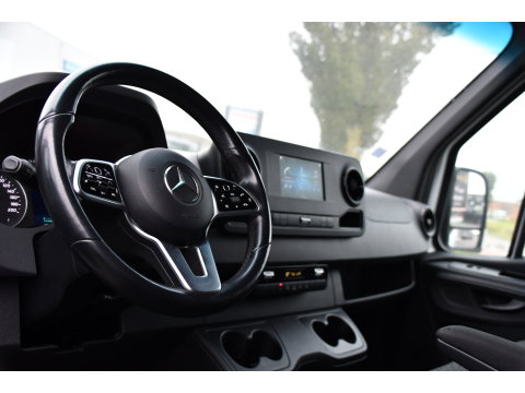 Mercedes-Benz Sprinter 319 3.0 V6 CDI L2H2 RWD AMG Edition Camera, Cruise, Carplay, 190pk, Automaat, Multimedia, LED, Stoelverwarming, Standkachel, Uniek!