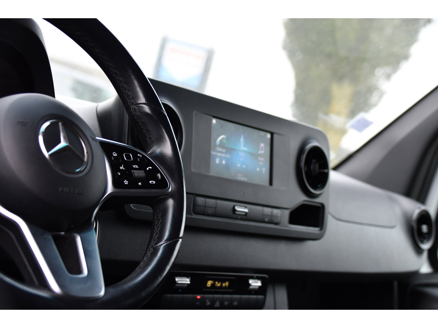 Mercedes-Benz Sprinter 319 3.0 V6 CDI L2H2 RWD AMG Edition Camera, Cruise, Carplay, 190pk, Automaat, Multimedia, LED, Stoelverwarming, Standkachel, Uniek!