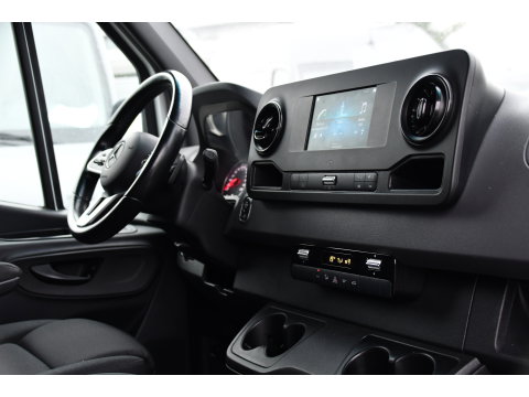 Mercedes-Benz Sprinter 319 3.0 V6 CDI L2H2 RWD AMG Edition Camera, Cruise, Carplay, 190pk, Automaat, Multimedia, LED, Stoelverwarming, Standkachel, Uniek!