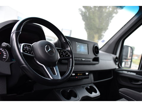 Mercedes-Benz Sprinter 319 3.0 V6 CDI L2H2 RWD AMG Edition Camera, Cruise, Carplay, 190pk, Automaat, Multimedia, LED, Stoelverwarming, Standkachel, Uniek!