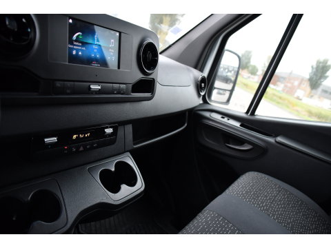 Mercedes-Benz Sprinter 319 3.0 V6 CDI L2H2 RWD AMG Edition Camera, Cruise, Carplay, 190pk, Automaat, Multimedia, LED, Stoelverwarming, Standkachel, Uniek!