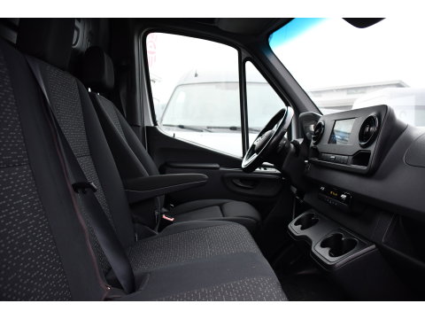 Mercedes-Benz Sprinter 319 3.0 V6 CDI L2H2 RWD AMG Edition Camera, Cruise, Carplay, 190pk, Automaat, Multimedia, LED, Stoelverwarming, Standkachel, Uniek!