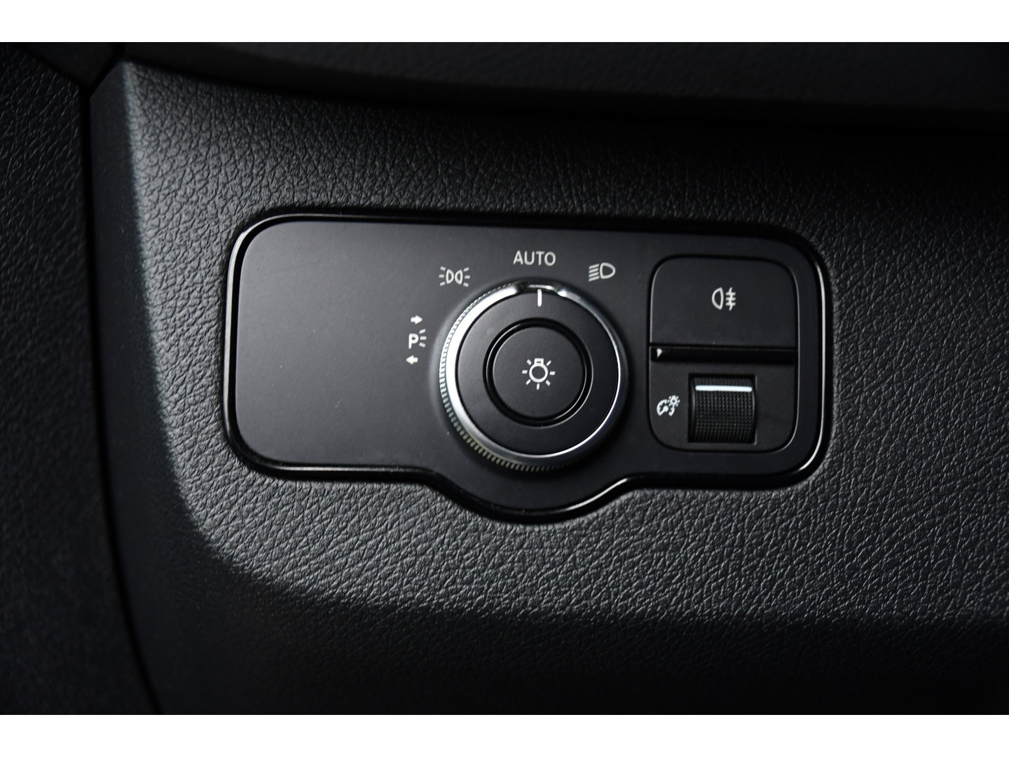Mercedes-Benz Sprinter 319 3.0 V6 CDI L2H2 RWD AMG Edition Camera, Cruise, Carplay, 190pk, Automaat, Multimedia, LED, Stoelverwarming, Standkachel, Uniek!