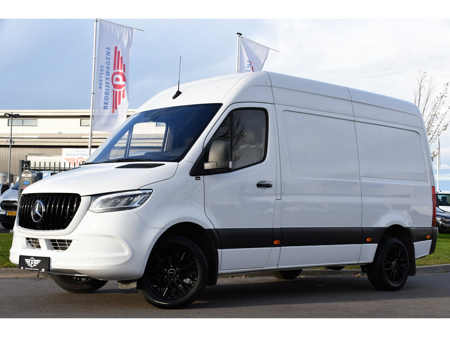 Mercedes-Benz Sprinter 319 3.0 V6 CDI L2H2 RWD AMG Edition Camera, Cruise, Carplay, 190pk, Automaat, Multimedia, LED, Stoelverwarming, Standkachel, Uniek!