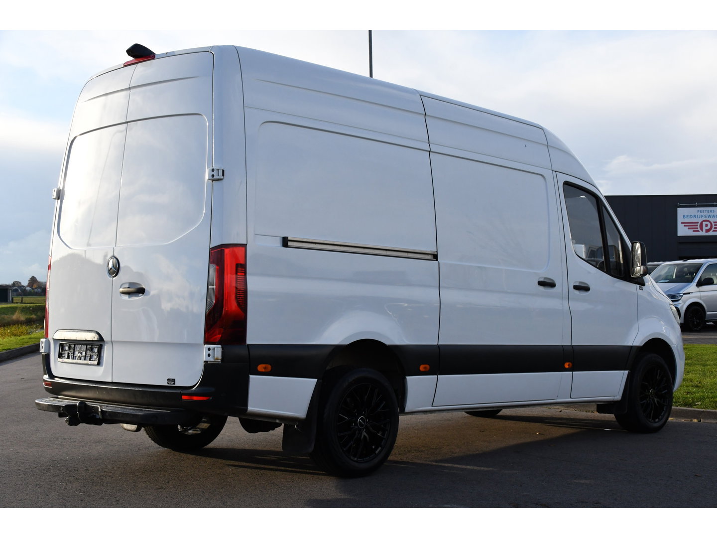 Mercedes-Benz Sprinter 319 3.0 V6 CDI L2H2 RWD AMG Edition Camera, Cruise, Carplay, 190pk, Automaat, Multimedia, LED, Stoelverwarming, Standkachel, Uniek!