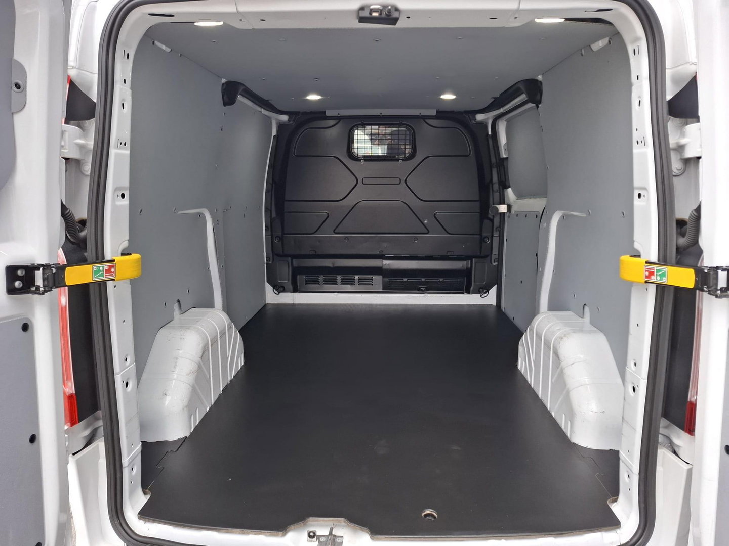 Ford Transit Custom 280 2.0 TDCI L2H1 Trend AIRCO / CRUISE CONTROLE / 3 ZITS / AUTOMAAT / EURO 6 / L1H1