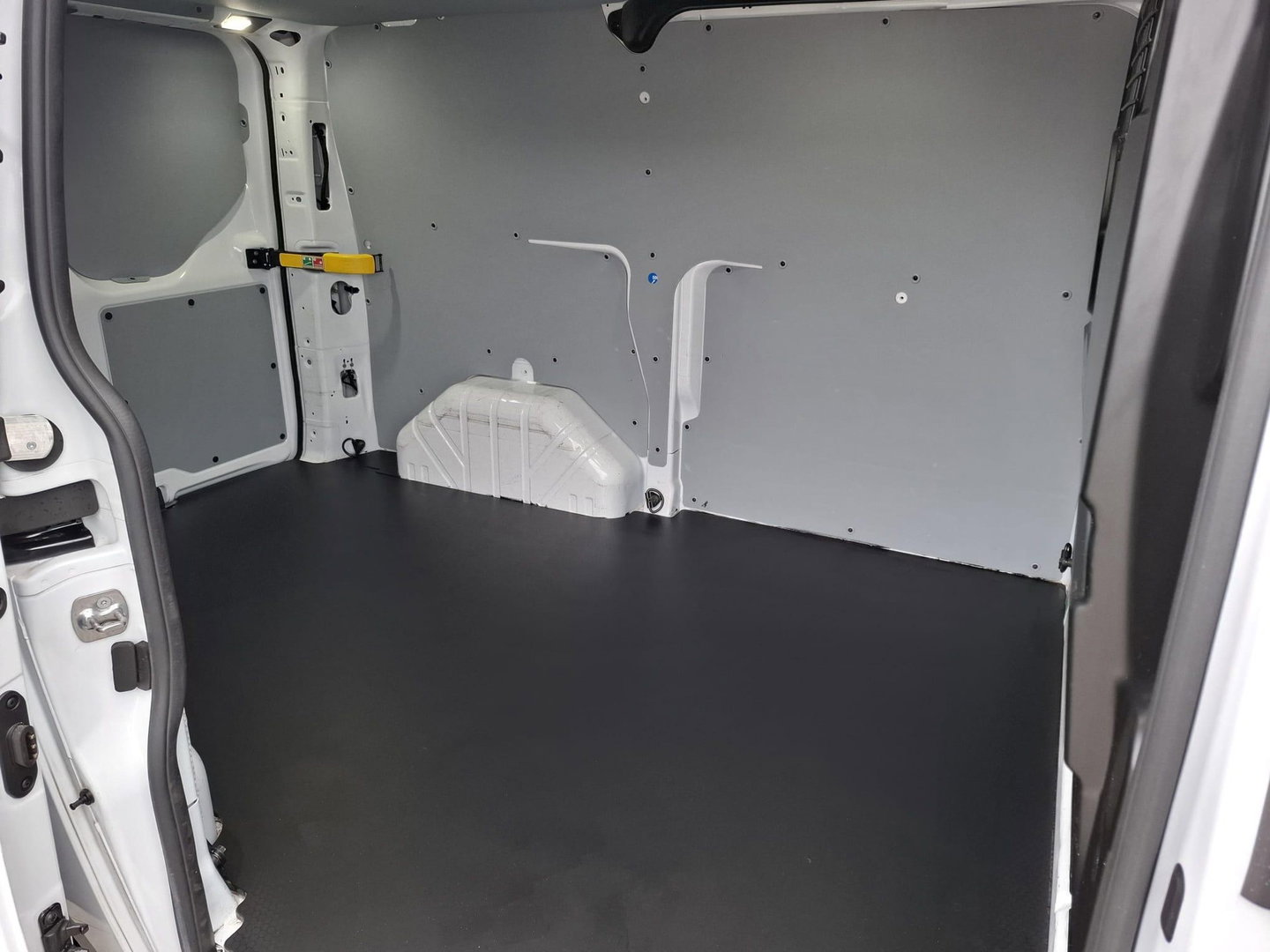 Ford Transit Custom 280 2.0 TDCI L2H1 Trend AIRCO / CRUISE CONTROLE / 3 ZITS / AUTOMAAT / EURO 6 / L1H1