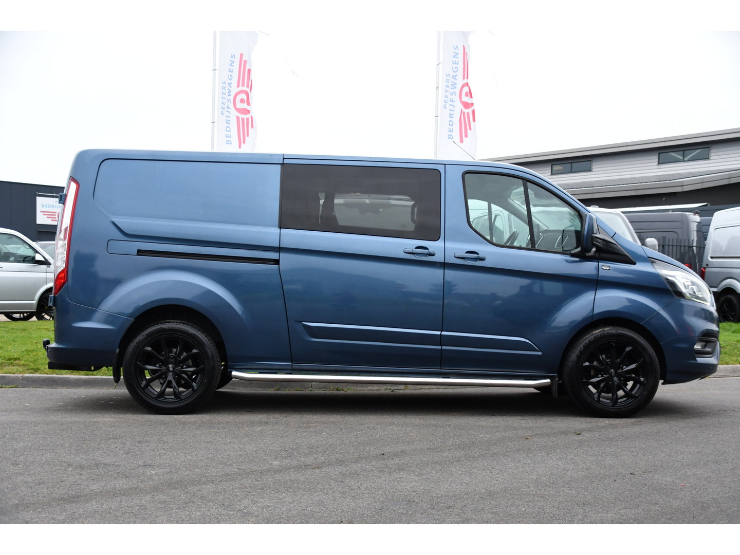 Ford Transit Custom 300 2.0 TDCI L2H1 Limited DC Adaptieve Cruise, Camera, Cruise, 2 x Schuifdeur, 130pk, Automaat, Trekhaak, Stoelverwarming, Sensoren, Uniek!