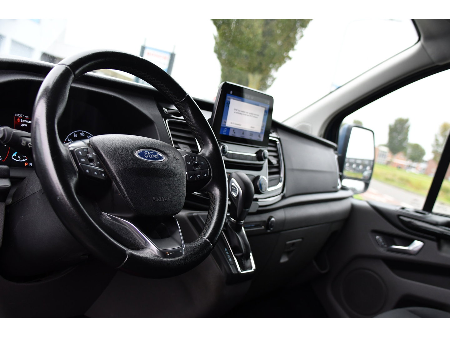 Ford Transit Custom 300 2.0 TDCI L2H1 Limited DC Adaptieve Cruise, Camera, Cruise, 2 x Schuifdeur, 130pk, Automaat, Trekhaak, Stoelverwarming, Sensoren, Uniek!