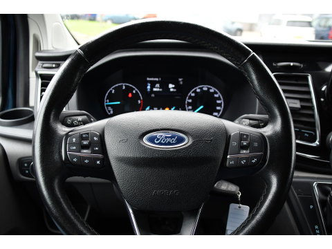 Ford Transit Custom 300 2.0 TDCI L2H1 Limited DC Adaptieve Cruise, Camera, Cruise, 2 x Schuifdeur, 130pk, Automaat, Trekhaak, Stoelverwarming, Sensoren, Uniek!