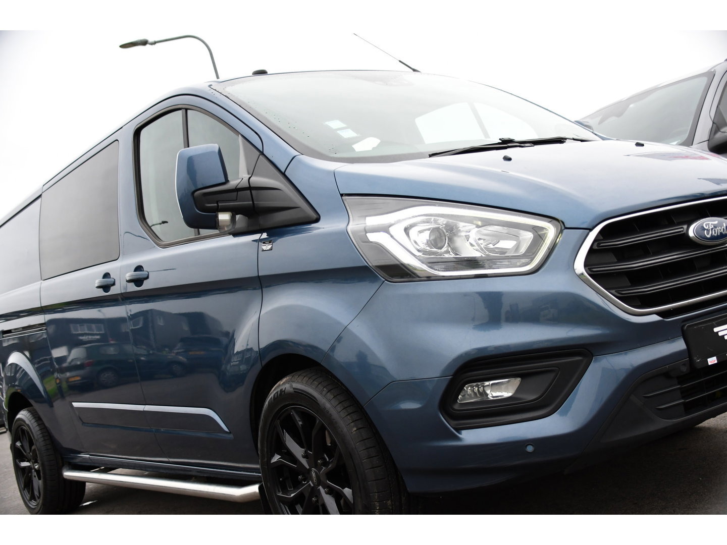 Ford Transit Custom 300 2.0 TDCI L2H1 Limited DC Adaptieve Cruise, Camera, Cruise, 2 x Schuifdeur, 130pk, Automaat, Trekhaak, Stoelverwarming, Sensoren, Uniek!