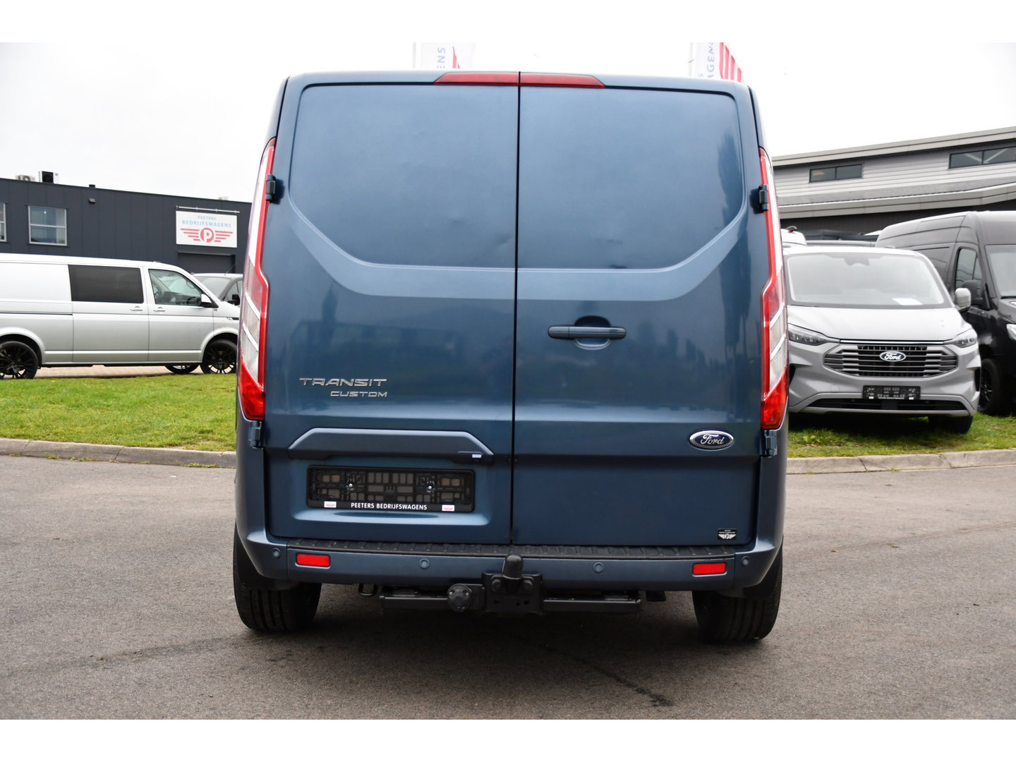Ford Transit Custom 300 2.0 TDCI L2H1 Limited DC Adaptieve Cruise, Camera, Cruise, 2 x Schuifdeur, 130pk, Automaat, Trekhaak, Stoelverwarming, Sensoren, Uniek!