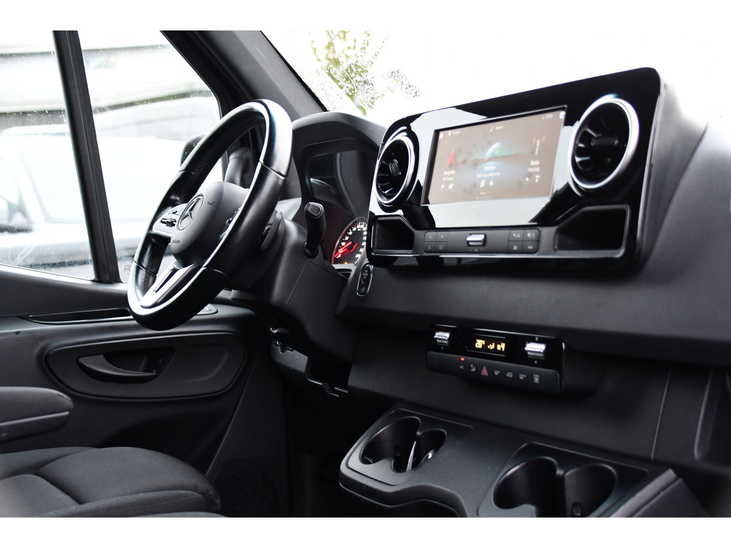 Mercedes-Benz Sprinter 317 1.9 CDI L2H2 Black Edition RWD Cruise, Camera,10.5'' Multimedia, Carplay, LED, Standkachel, Multimedia, 170pk, Automaat, UNIEK!