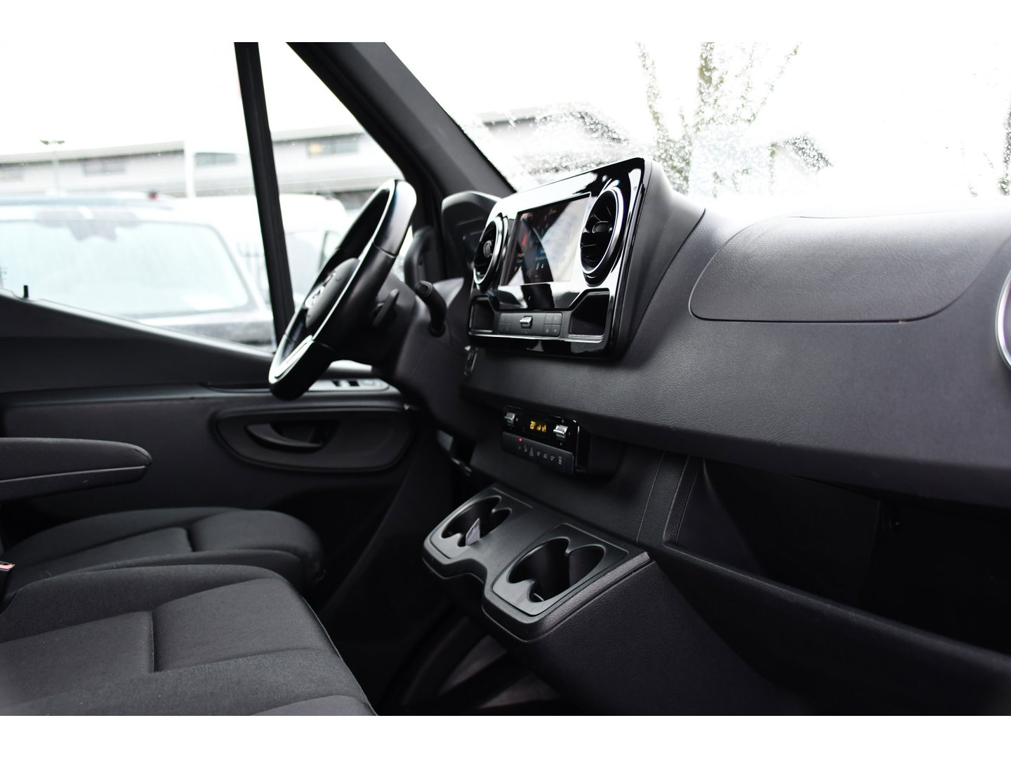 Mercedes-Benz Sprinter 317 1.9 CDI L2H2 Black Edition RWD Cruise, Camera,10.5'' Multimedia, Carplay, LED, Standkachel, Multimedia, 170pk, Automaat, UNIEK!