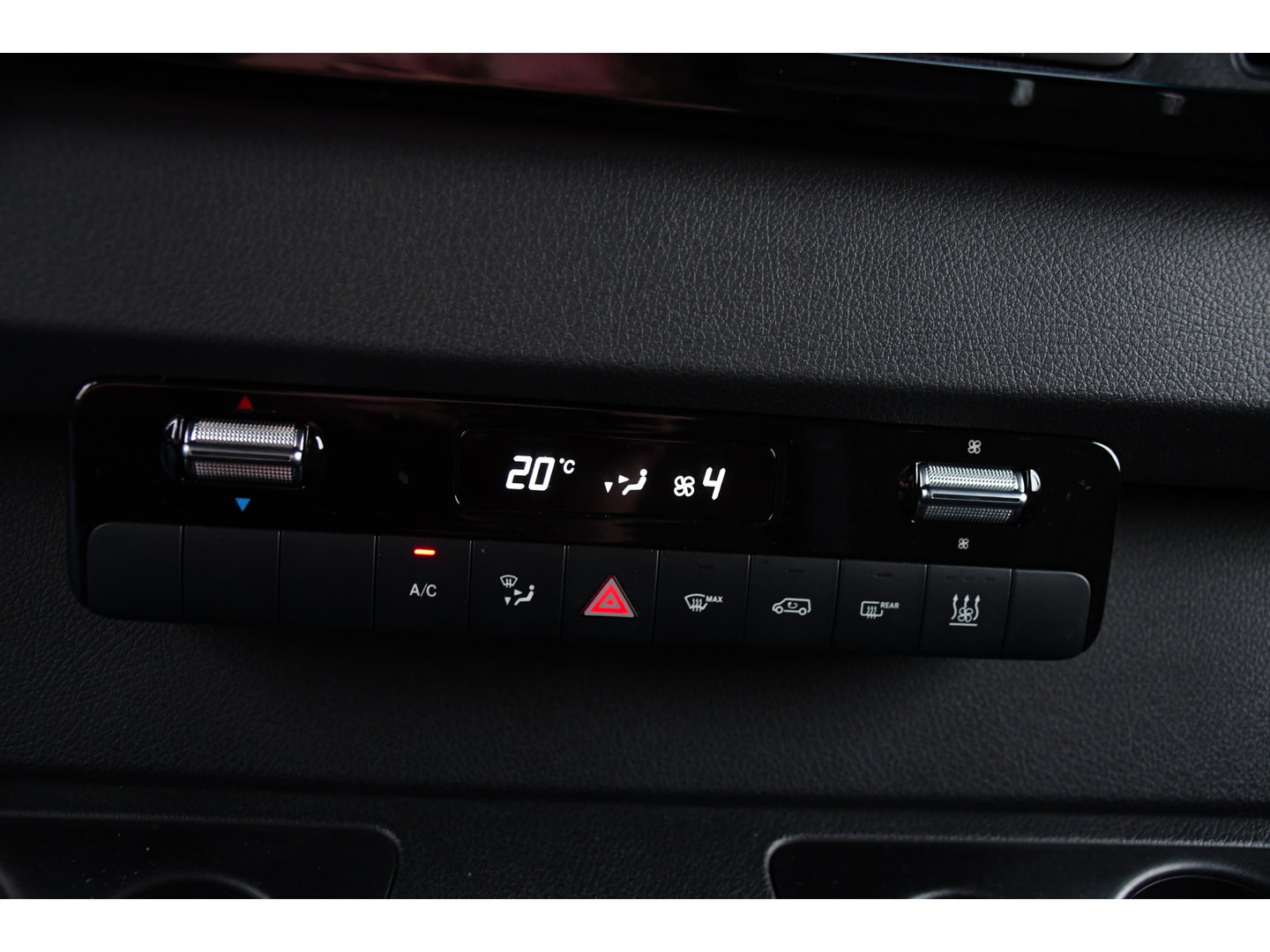 Mercedes-Benz Sprinter 317 1.9 CDI L2H2 Black Edition RWD Cruise, Camera,10.5'' Multimedia, Carplay, LED, Standkachel, Multimedia, 170pk, Automaat, UNIEK!