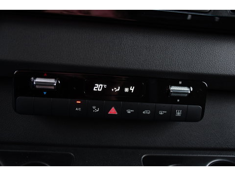 Mercedes-Benz Sprinter 317 1.9 CDI L2H2 Black Edition RWD Cruise, Camera,10.5'' Multimedia, Carplay, LED, Standkachel, Multimedia, 170pk, Automaat, UNIEK!