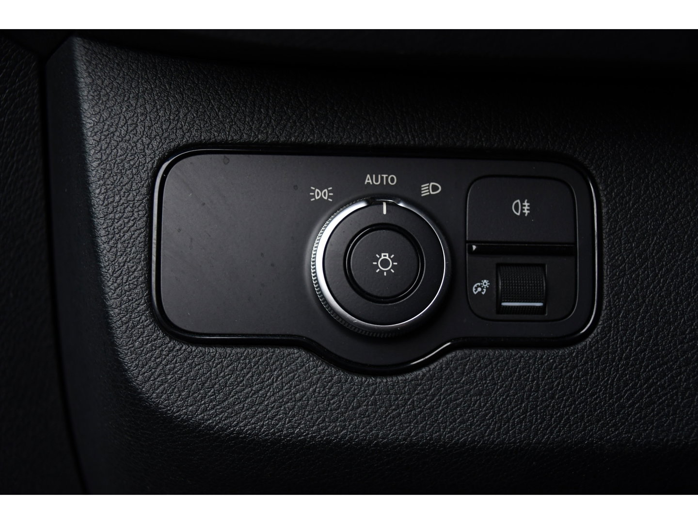 Mercedes-Benz Sprinter 317 1.9 CDI L2H2 Black Edition RWD Cruise, Camera,10.5'' Multimedia, Carplay, LED, Standkachel, Multimedia, 170pk, Automaat, UNIEK!