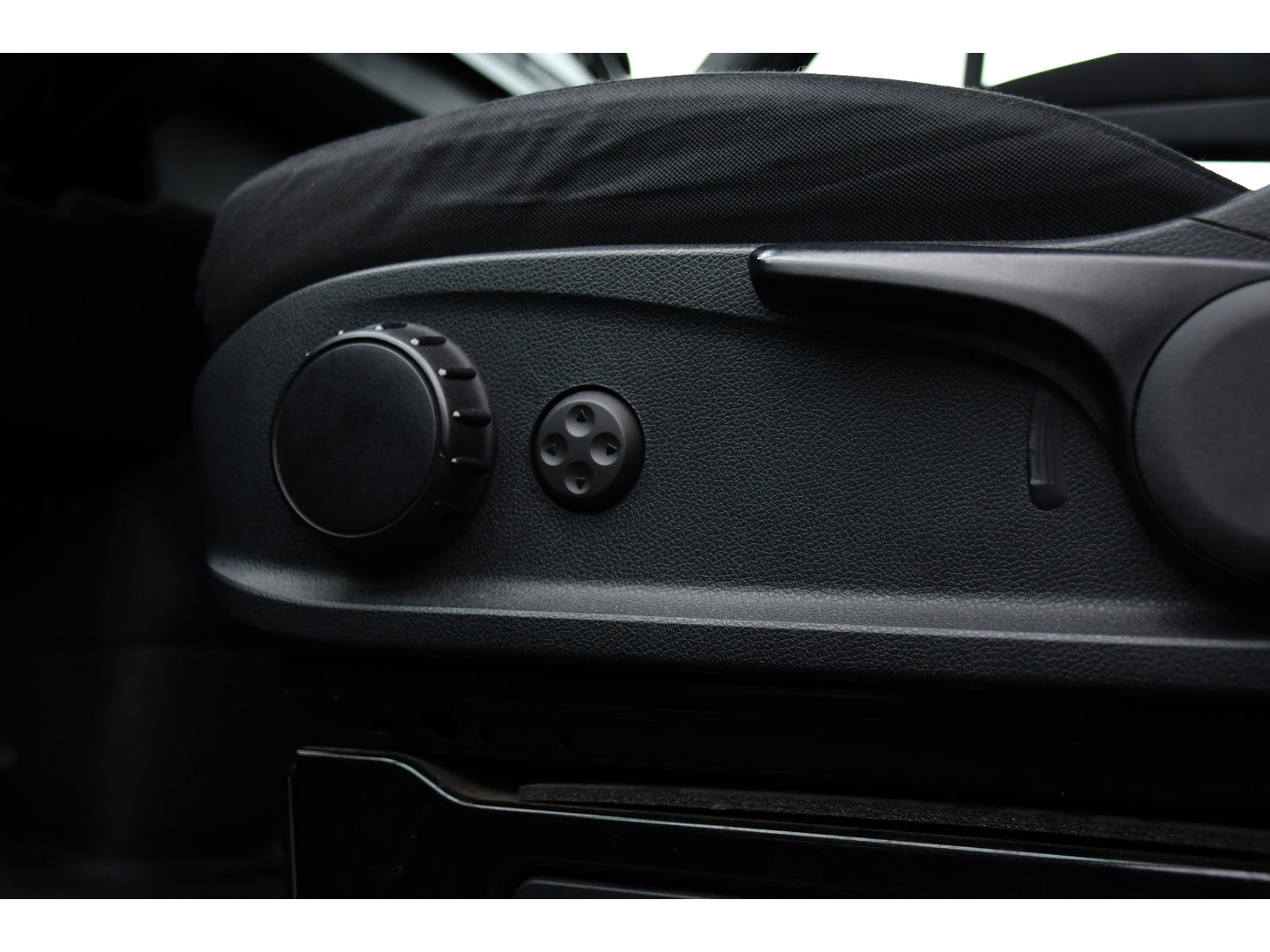 Mercedes-Benz Sprinter 317 1.9 CDI L2H2 Black Edition RWD Cruise, Camera,10.5'' Multimedia, Carplay, LED, Standkachel, Multimedia, 170pk, Automaat, UNIEK!