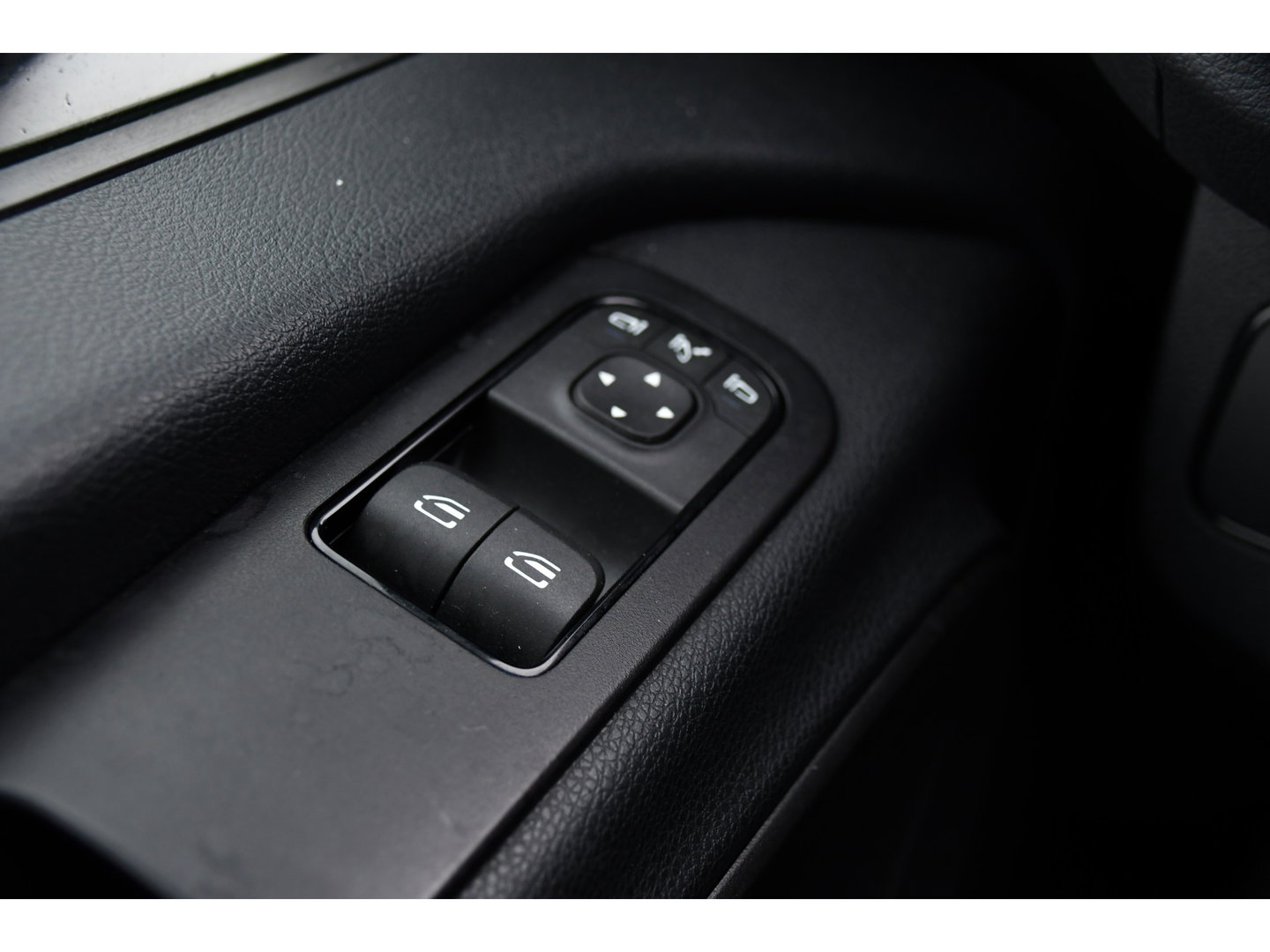 Mercedes-Benz Sprinter 317 1.9 CDI L2H2 Black Edition RWD Cruise, Camera,10.5'' Multimedia, Carplay, LED, Standkachel, Multimedia, 170pk, Automaat, UNIEK!