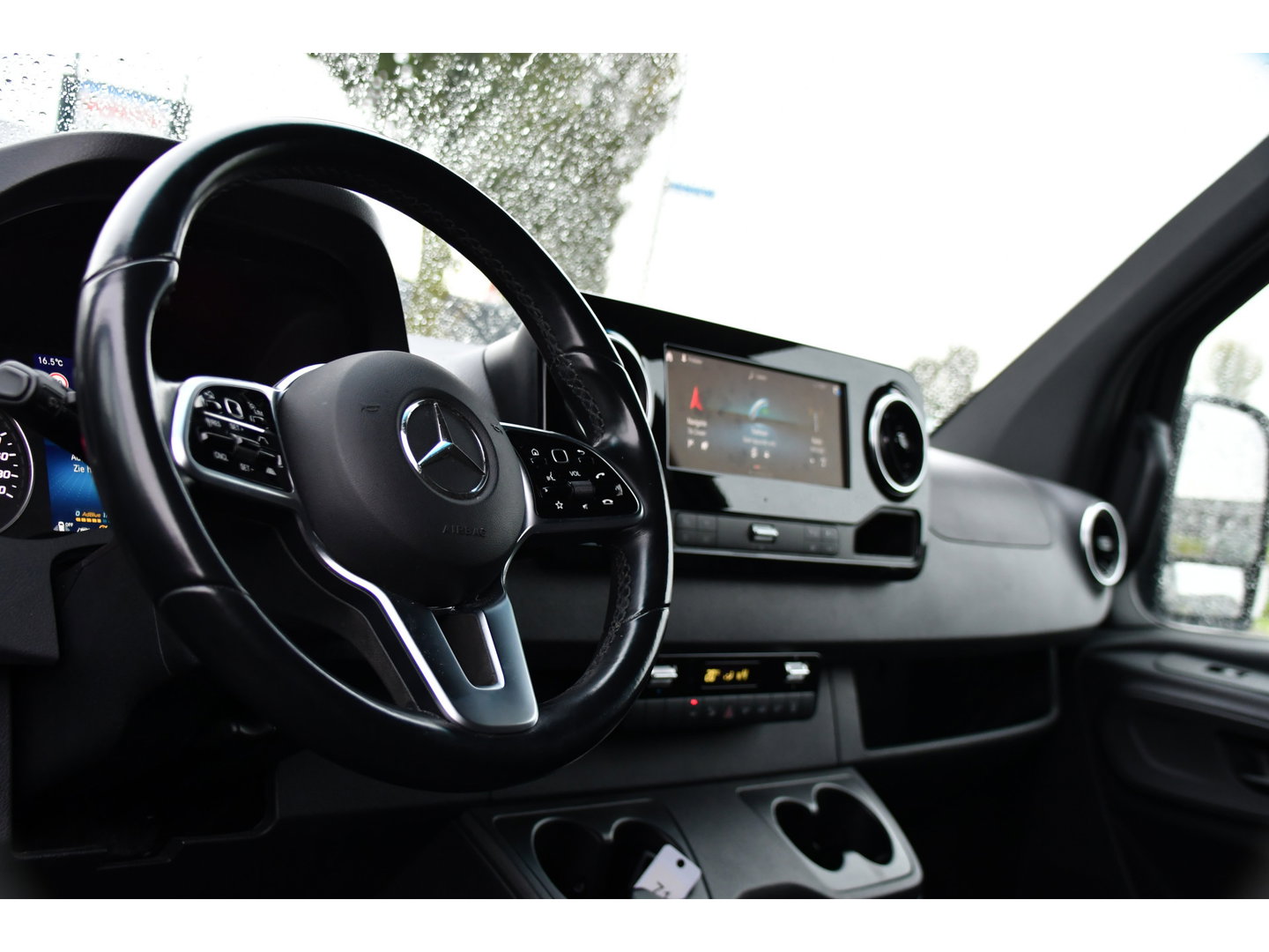 Mercedes-Benz Sprinter 317 1.9 CDI L2H2 Black Edition RWD Cruise, Camera,10.5'' Multimedia, Carplay, LED, Standkachel, Multimedia, 170pk, Automaat, UNIEK!