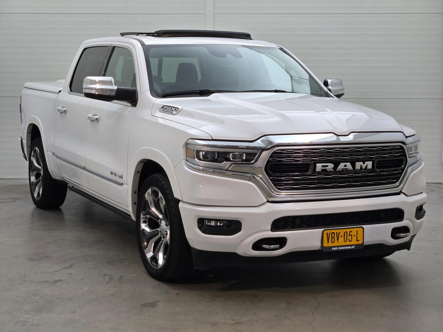 Dodge Ram 1500 5.7 V8 4x4 Crew Cab Limited Pano Bedcover LPG Zeer compleet