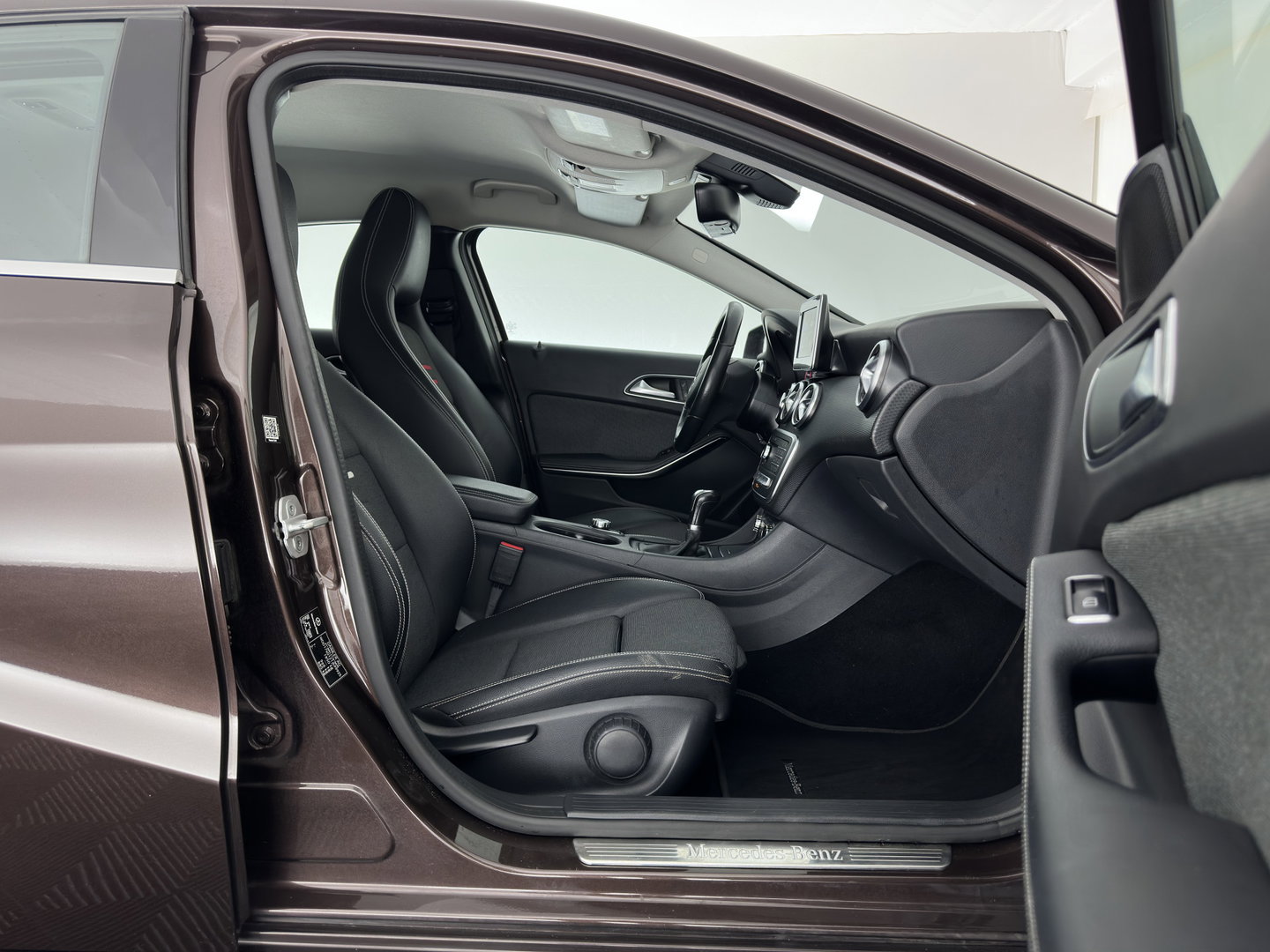 Mercedes-Benz A-Klasse 180 d BlueEFFICIENCY Ambition *LEATHER-FABRIC | NAVI-FULLMAP | CAMERA | SPORT-SEATS | AIRCO | CRUISE | 17''ALU*
