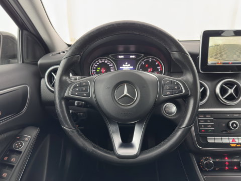 Mercedes-Benz A-Klasse 180 d BlueEFFICIENCY Ambition *LEATHER-FABRIC | NAVI-FULLMAP | CAMERA | SPORT-SEATS | AIRCO | CRUISE | 17''ALU*
